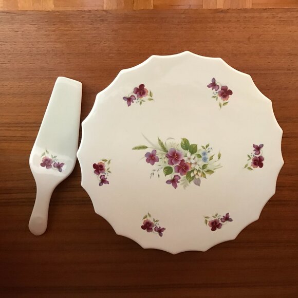Ceramic Cake Stand and Cutter Studio Pottery - Picture 1 of 5